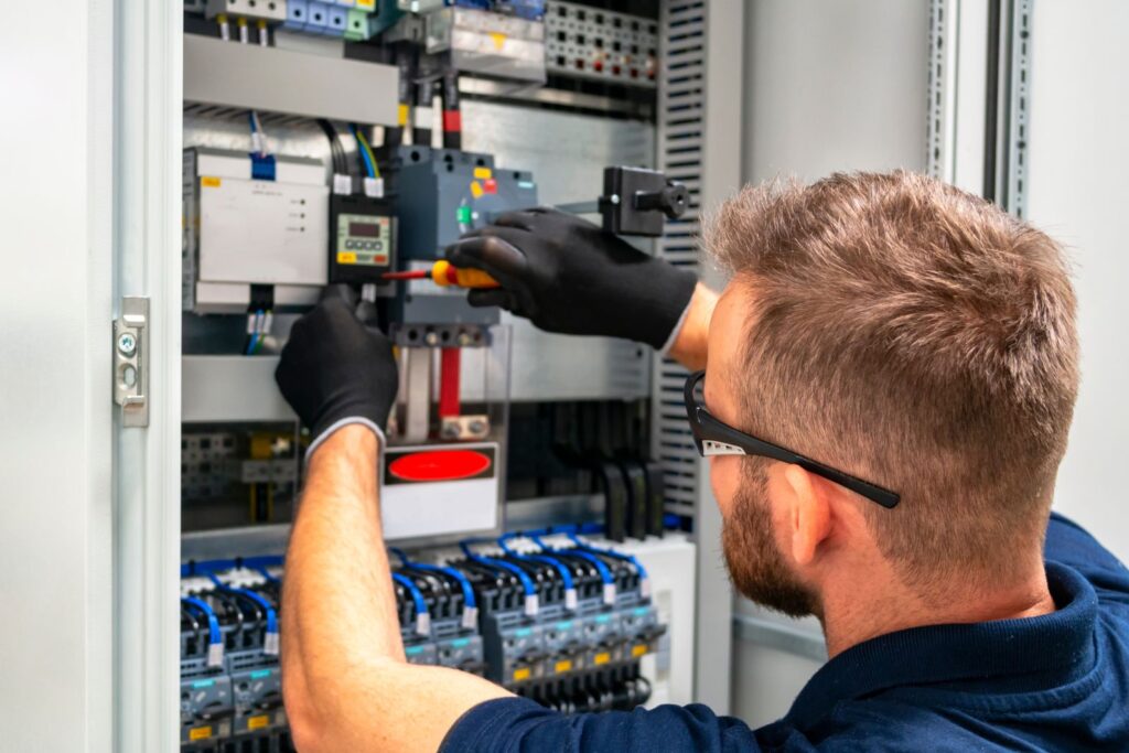 A Complete Guide To Commercial Electrician Services